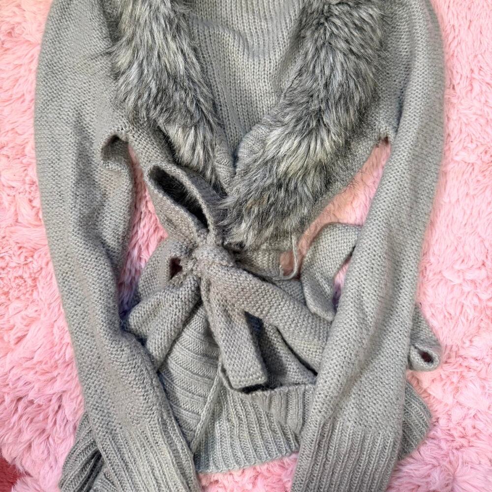 Y2k ana gray faux fur TIE cardigan size PM - Picture 5 of 8